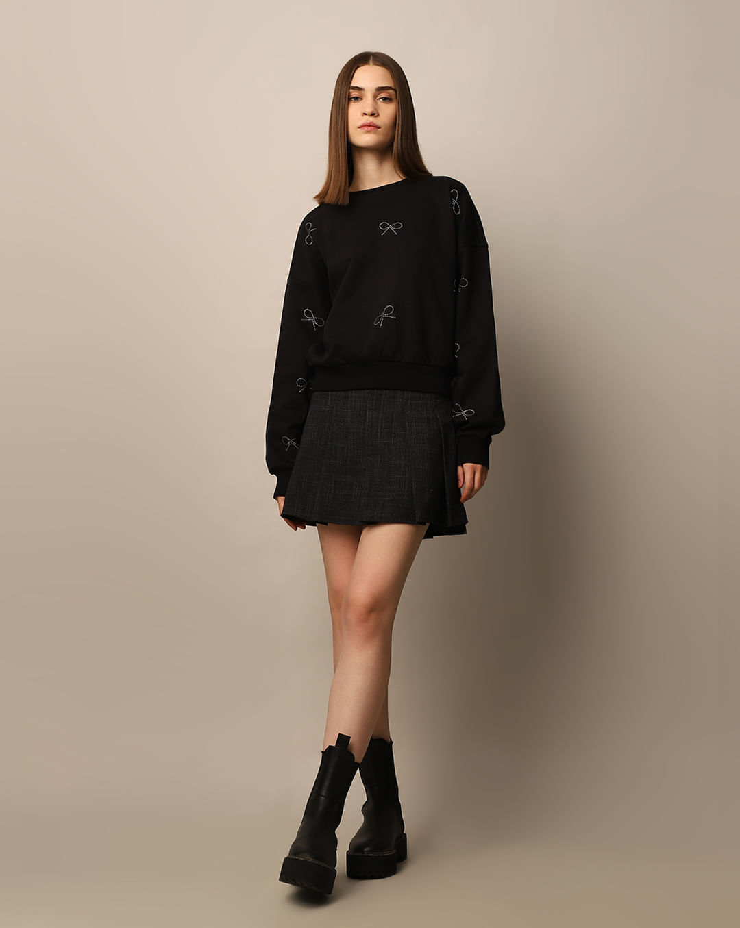 BLACK BOW EMBLLISHED PULLOVER