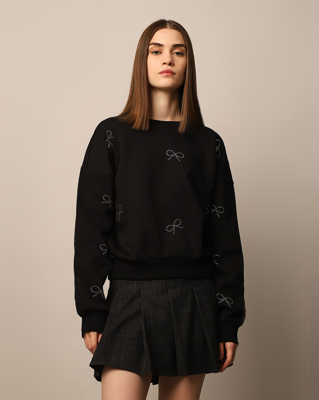 BLACK BOW EMBLLISHED PULLOVER