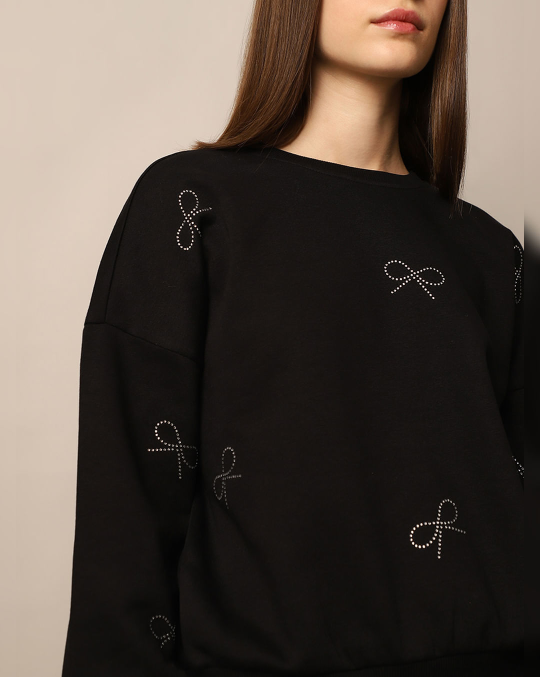 BLACK BOW EMBLLISHED PULLOVER