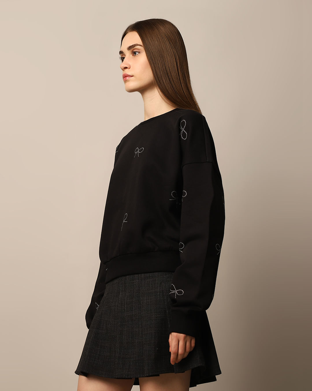 BLACK BOW EMBLLISHED PULLOVER