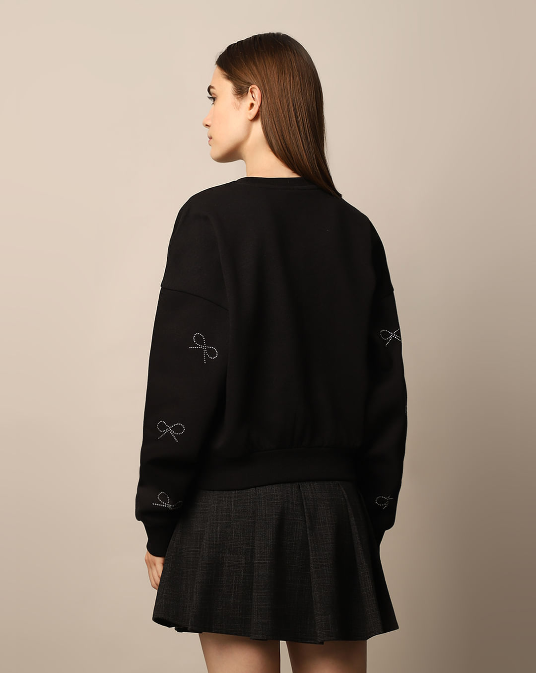 BLACK BOW EMBLLISHED PULLOVER